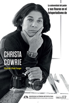 La solemnidad del poder y sus fisuras en el fotoperiodismo de Christa Cowrie